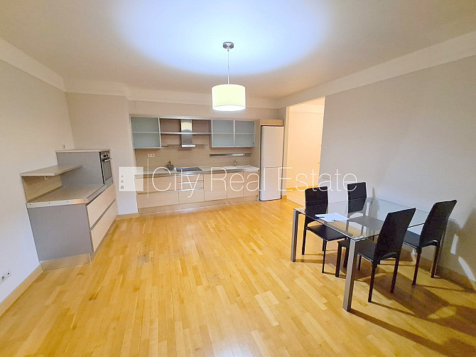 Новостройка, закрытый двор, закрытая территория, гаражные ворота оснащены Рига - изображение 2