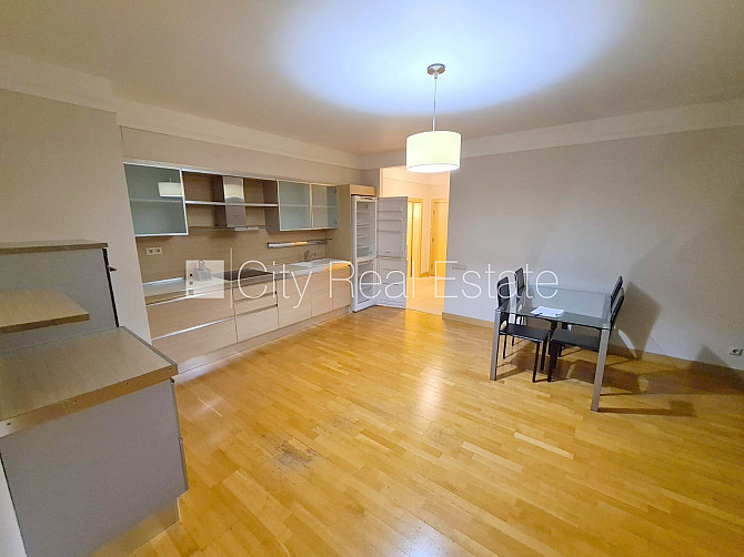 Новостройка, закрытый двор, закрытая территория, гаражные ворота оснащены Рига - изображение 9