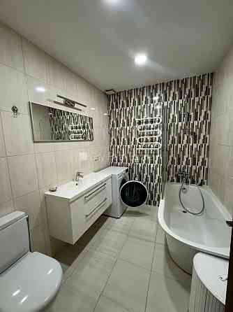 Фасадный дом, реновированный дом, благоустроенный озеленённый двор, закрытый Рига