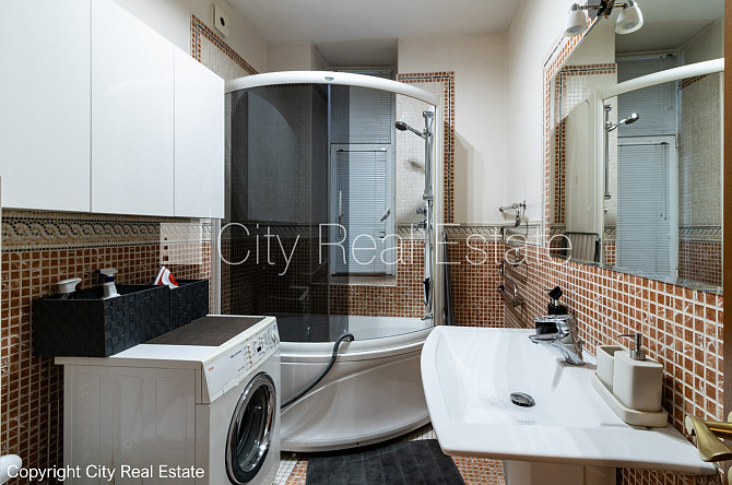 Renovēta māja, maksas stāvvieta, ir lifts, guļamistabu skaits 1 gab., viesistaba, viena istaba Rīga - foto 9