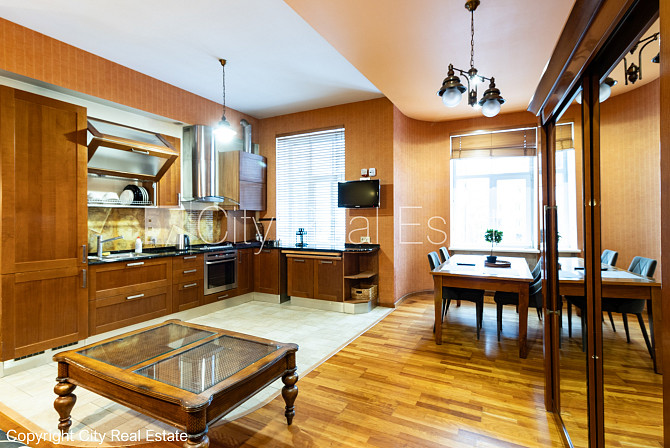 Renovēta māja, maksas stāvvieta, ir lifts, guļamistabu skaits 1 gab., viesistaba, viena istaba Rīga - foto 2