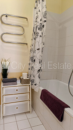 Здание во дворе, реновированный дом, благоустроенный озеленённый двор, закрытый Рига - изображение 15