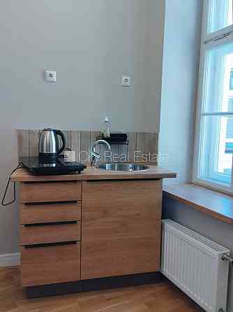 Фасадный дом, возможность аренды парковки, вход с улицы, лестничная клетка после Рига