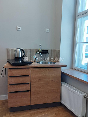 Фасадный дом, возможность аренды парковки, вход с улицы, лестничная клетка после Рига - изображение 6