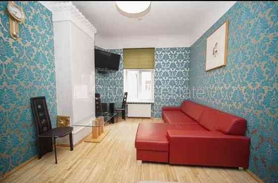 Фасадный дом, реновированный дом, объект охраняет физическая охрана, вход со Рига