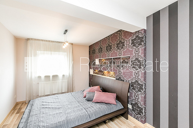 Дом во дворе, мансарда, окна выходят во двор, количество спален 2 шт., двухэтажный, Рига - изображение 9