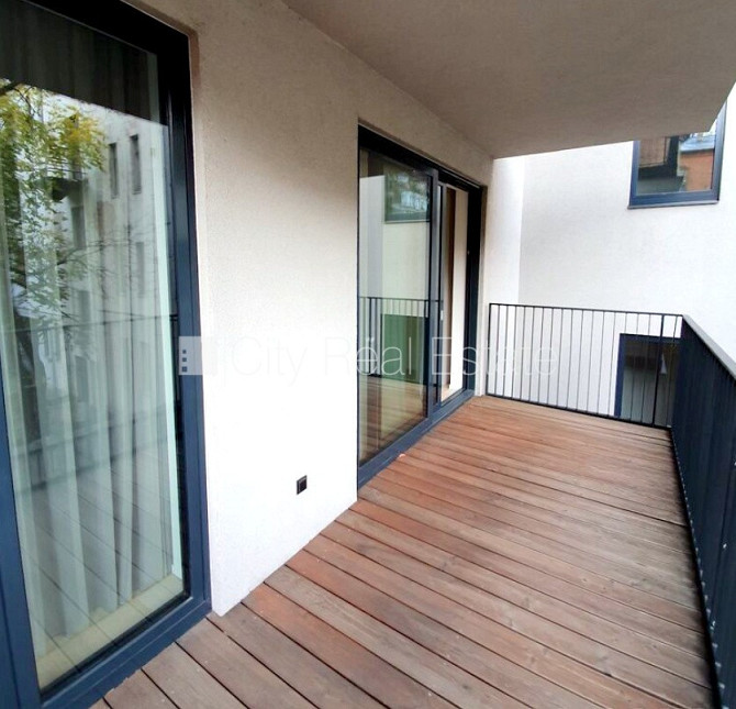 Земля в собственности, новостройка, фасадный дом, монолитные бетонные стены, Рига - изображение 6