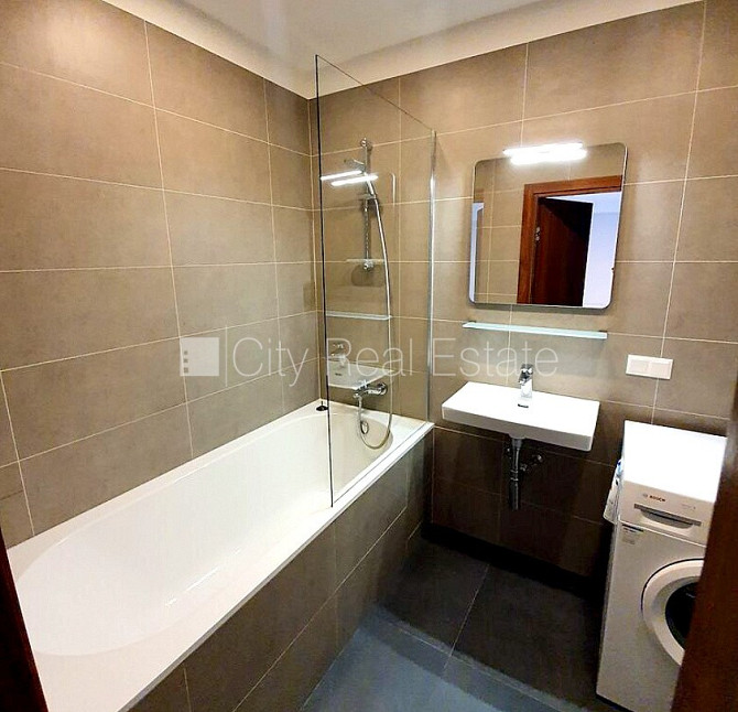 Земля в собственности, новостройка, фасадный дом, монолитные бетонные стены, Рига - изображение 11