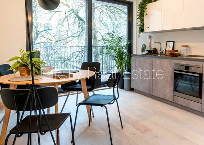 Земля в собственности, новостройка, фасадный дом, монолитные бетонные стены, Рига - изображение 2