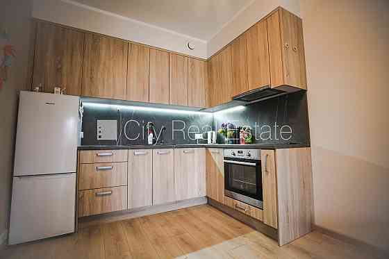 Новостройка, благоустроенная озеленённая территория, закрытая территория, место Рига