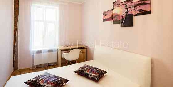 Здание во дворе, реновированный дом, возможность аренды парковки, вход со двора, Рига