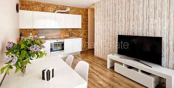 Здание во дворе, реновированный дом, возможность аренды парковки, вход со двора, Рига