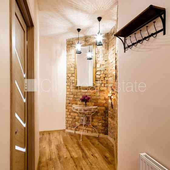 Здание во дворе, реновированный дом, возможность аренды парковки, вход со двора, Рига