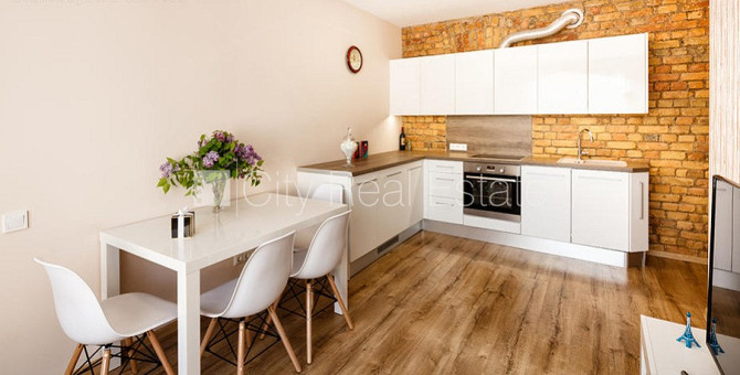 Здание во дворе, реновированный дом, возможность аренды парковки, вход со двора, Рига - изображение 2