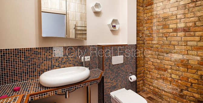 Здание во дворе, реновированный дом, возможность аренды парковки, вход со двора, Рига - изображение 11