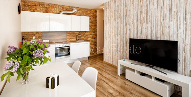 Здание во дворе, реновированный дом, возможность аренды парковки, вход со двора, Рига - изображение 1