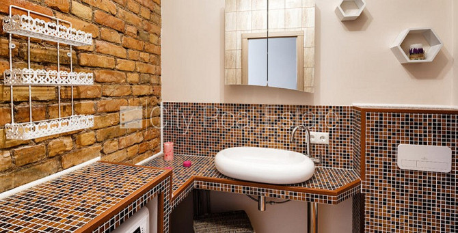 Здание во дворе, реновированный дом, возможность аренды парковки, вход со двора, Рига - изображение 10