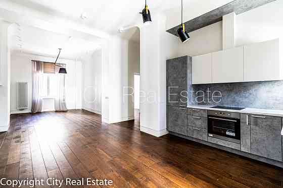 Проект - J5, фасадный дом, реновированный дом, благоустроенный озеленённый двор, Рига