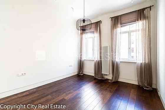 Проект - J5, фасадный дом, реновированный дом, благоустроенный озеленённый двор, Рига