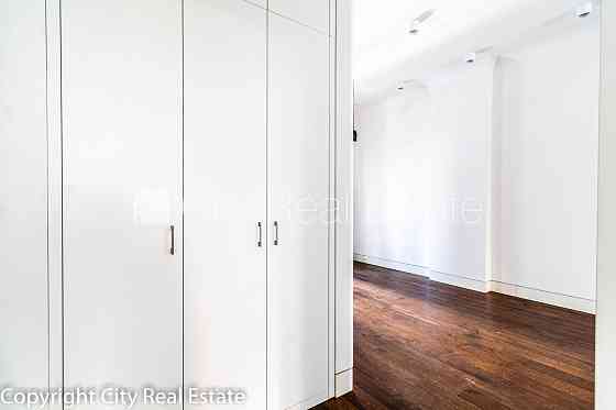 Проект - J5, фасадный дом, реновированный дом, благоустроенный озеленённый двор, Рига