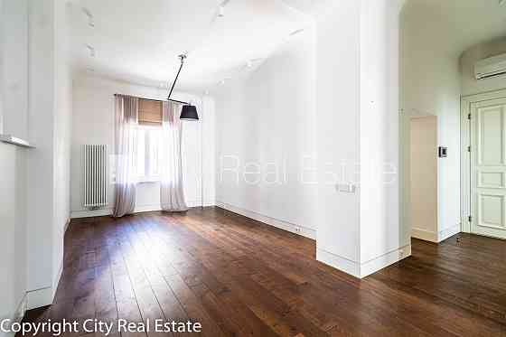 Проект - J5, фасадный дом, реновированный дом, благоустроенный озеленённый двор, Рига