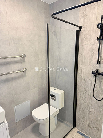 Fasādes māja, renovēta māja, slēgts pagalms, ieeja no pagalma, kāpņu telpa pēc kapitālā Rīga - foto 10