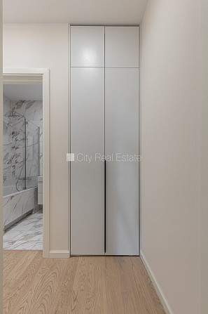 Здание во дворе, реновированный дом, благоустроенный озеленённый двор, закрытый Рига - изображение 16