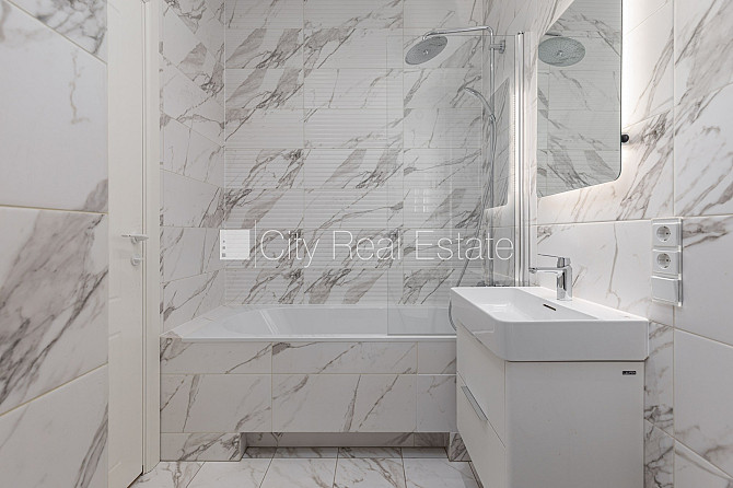 Здание во дворе, реновированный дом, благоустроенный озеленённый двор, закрытый Рига - изображение 19