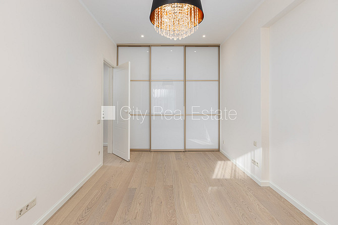 Здание во дворе, реновированный дом, благоустроенный озеленённый двор, закрытый Рига - изображение 14