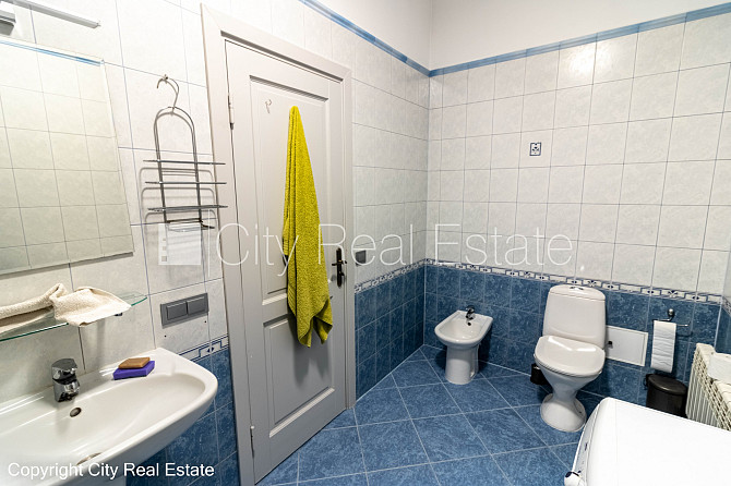 Дом во дворе, реновированный дом, апартаменты люкс, балкон, окна выходят в обе Рига - изображение 13