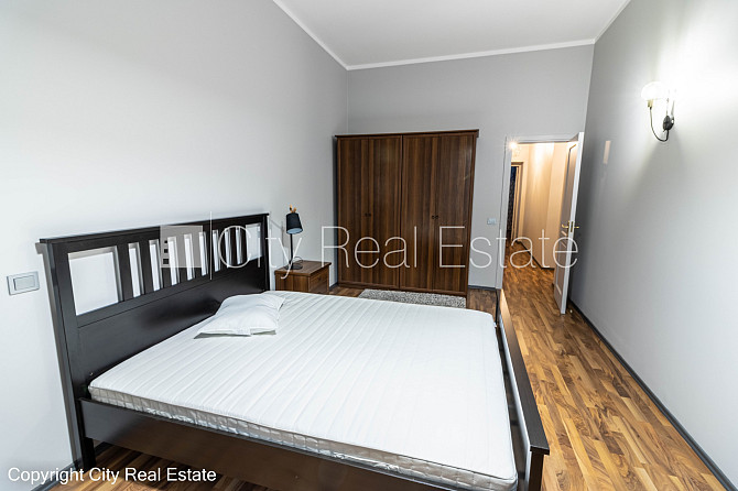 Дом во дворе, реновированный дом, апартаменты люкс, балкон, окна выходят в обе Рига - изображение 6