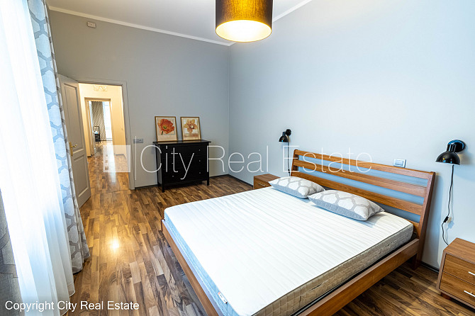 Дом во дворе, реновированный дом, апартаменты люкс, балкон, окна выходят в обе Рига - изображение 8