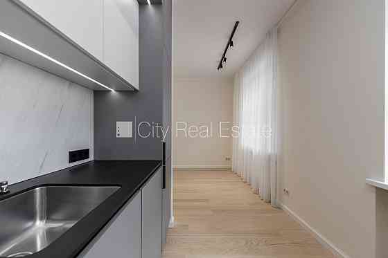 Фасадный дом, реновированный дом, благоустроенный озеленённый двор, закрытая Рига