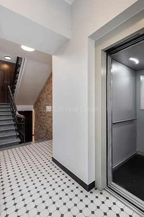 Фасадный дом, реновированный дом, благоустроенный озеленённый двор, закрытая Рига - изображение 13