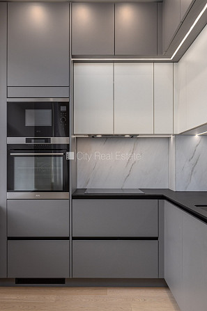 Фасадный дом, реновированный дом, благоустроенный озеленённый двор, закрытая Рига - изображение 2