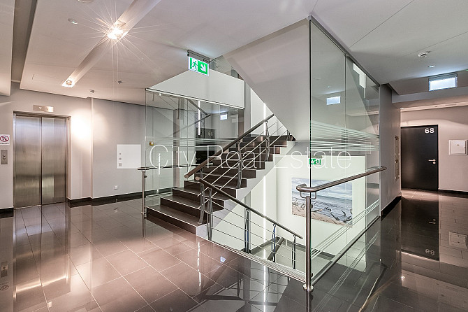 Новостройка, фасадный дом, зеленая территория, территория обнесена забором, Юрмала - изображение 7