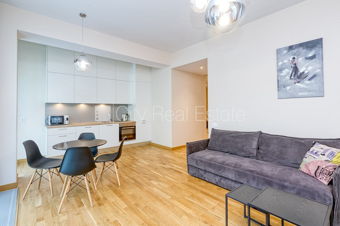 Новостройка, фасадный дом, зеленая территория, территория обнесена забором, Юрмала - изображение 2