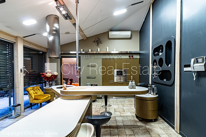 Fasādes māja, renovēta māja, ieeja no ielas, ir lifts, terase, logi vērsti mājas abās Rīga - foto 8