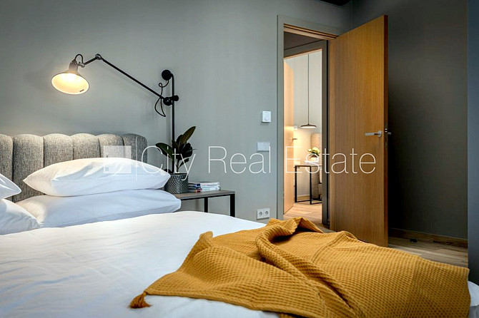 Fasādes māja, ieeja no ielas, ir lifts, balkons, studio tipa, virtuve apvienota ar viesistabu, Rīga - foto 8