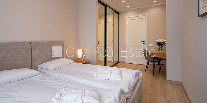 Новостройка, фасадный дом, благоустроенная озеленённая территория, подземная Юрмала - изображение 10