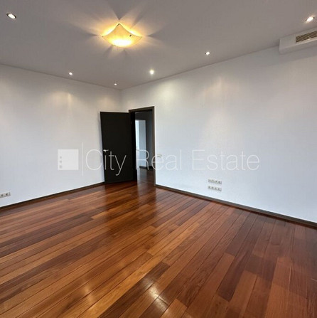 Новостройка, фасадный дом, благоустроенный озеленённый двор, закрытая Рига - изображение 15