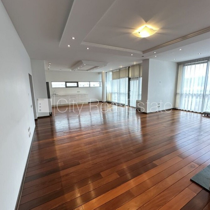 Новостройка, фасадный дом, благоустроенный озеленённый двор, закрытая Рига - изображение 1