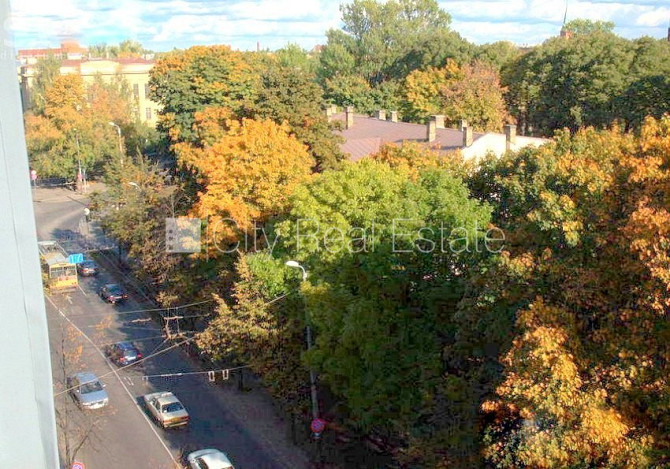 Фасадный дом, вход с улицы, мансарда, сауна, смежно-изолированные комнаты, высокие Рига - изображение 20