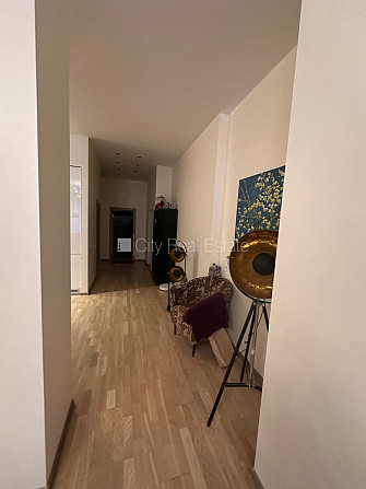 Фасадный дом, реновированный дом, вход с улицы, лифт, лестничная клетка после Рига - изображение 20