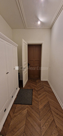 Фасадный дом, реновированный дом, вход с улицы, окна выходят на улицу, Рига - изображение 19