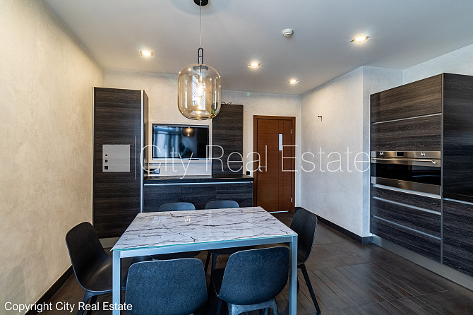 Фасадный дом, реновированный дом, закрытый двор, подземная стоянка, вход с улицы, Рига - изображение 8