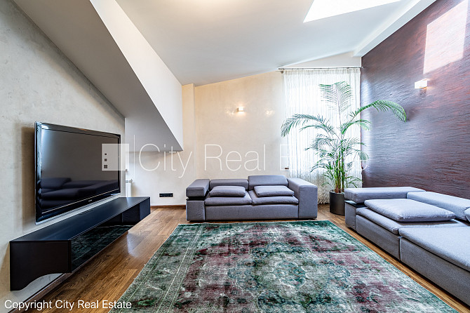 Фасадный дом, реновированный дом, закрытый двор, подземная стоянка, вход с улицы, Рига - изображение 9