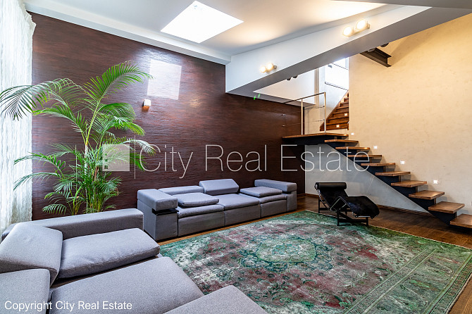 Фасадный дом, реновированный дом, закрытый двор, подземная стоянка, вход с улицы, Рига - изображение 11