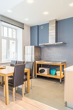 Фасадный дом, подъездная дорога покрыта брущаткoй, вход со двора, лестничная Рига - изображение 12