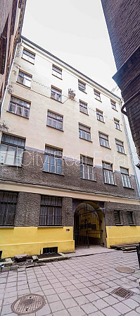 Фасадный дом, подъездная дорога покрыта брущаткoй, вход со двора, лестничная Рига - изображение 20